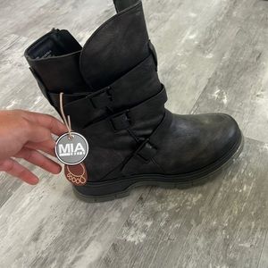 MIA boots